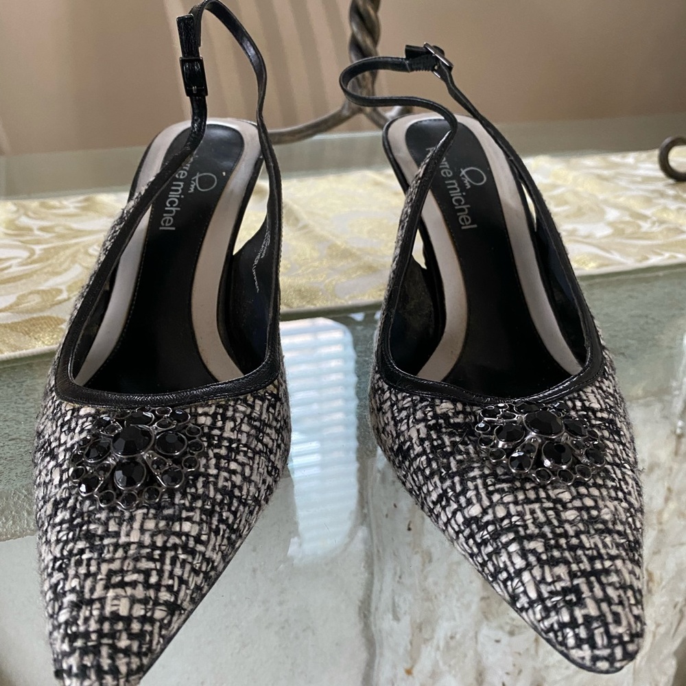 Tweed blank heel sandals with embellishment.